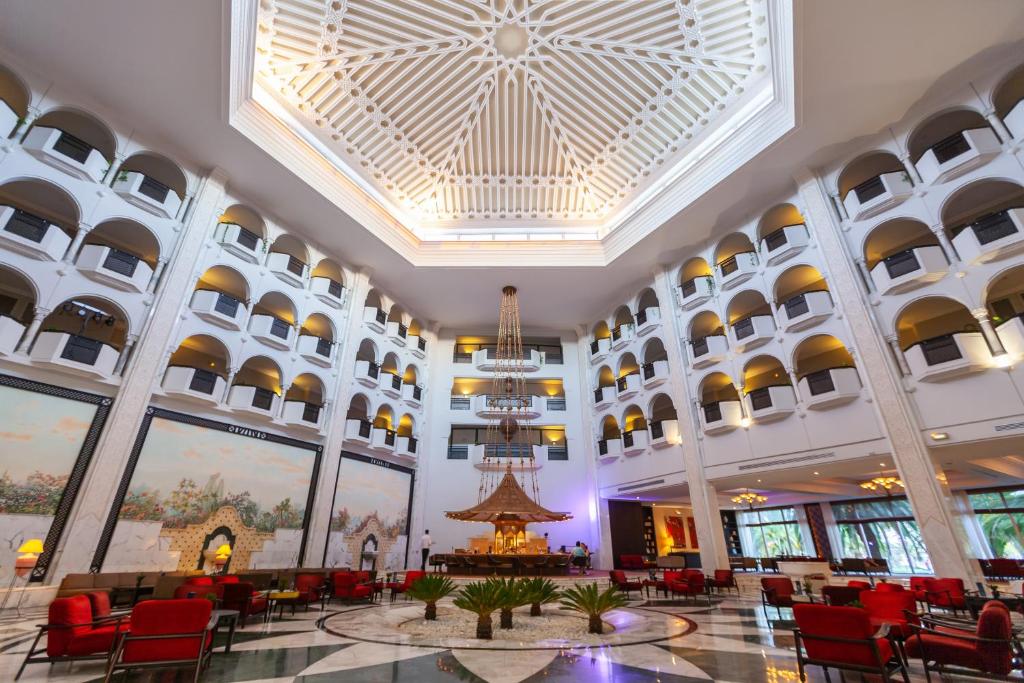 TUI Blue Oceana Suites "Focussed Adults"