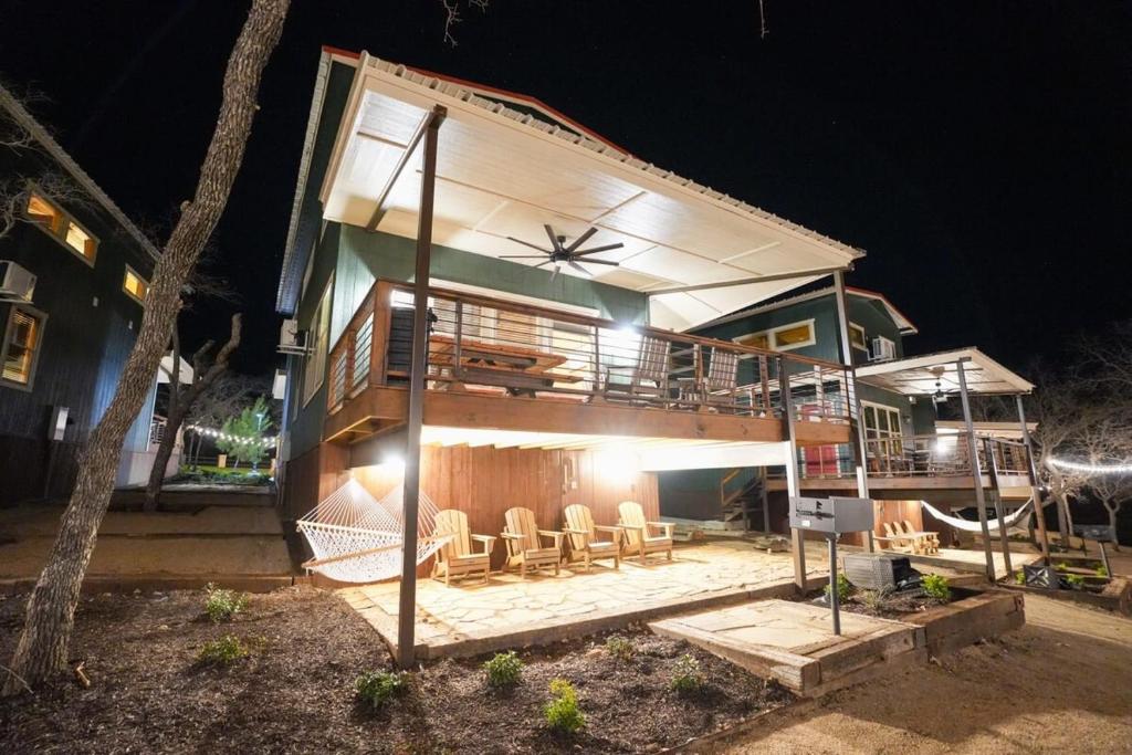 Exquisite Modern Lux Cabin Hot Tub FirePit Games