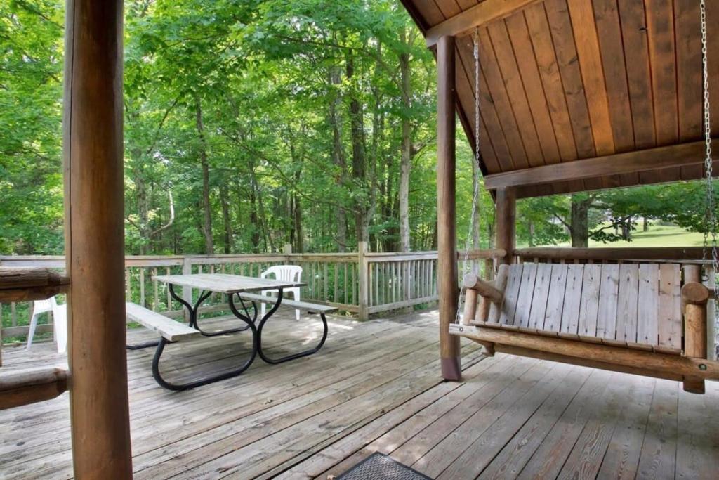 Rustic Cabin in Lake Monroe