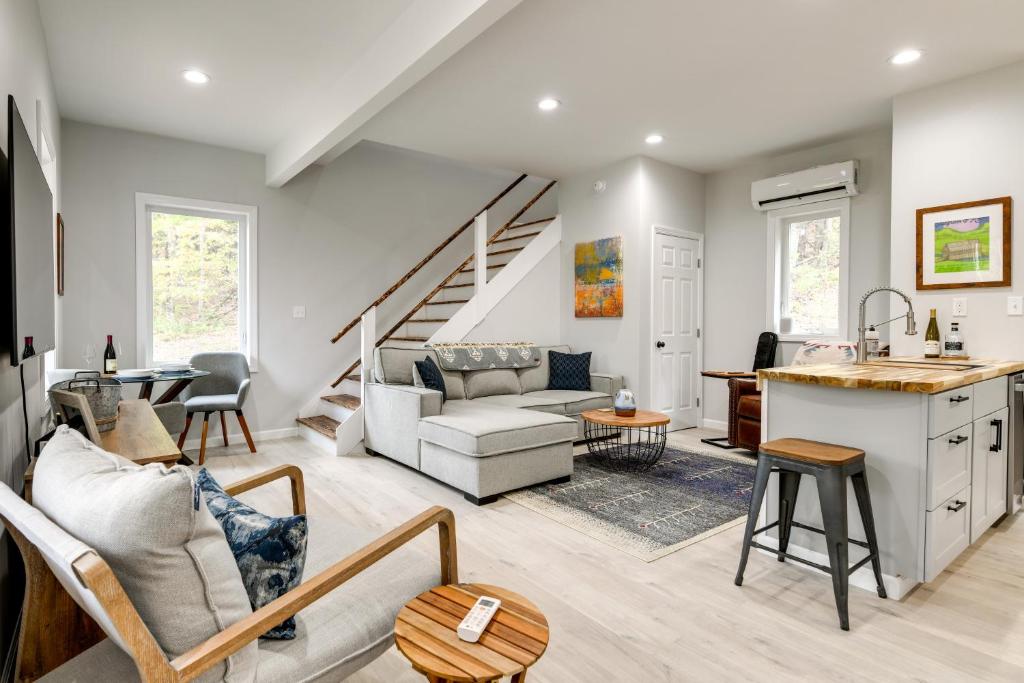 Modern Mountain Home Near Smugglers Notch and Stowe