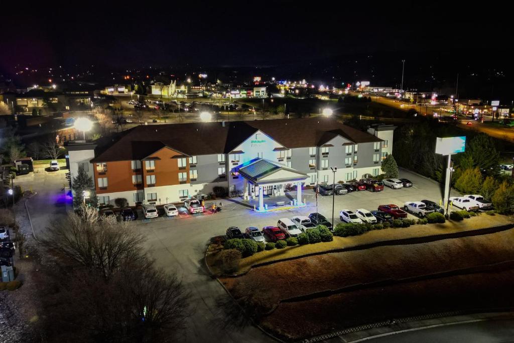 Holiday Inn Express Hotel & Suites Knoxville-North-I-75 Exit 112, an IHG Hotel