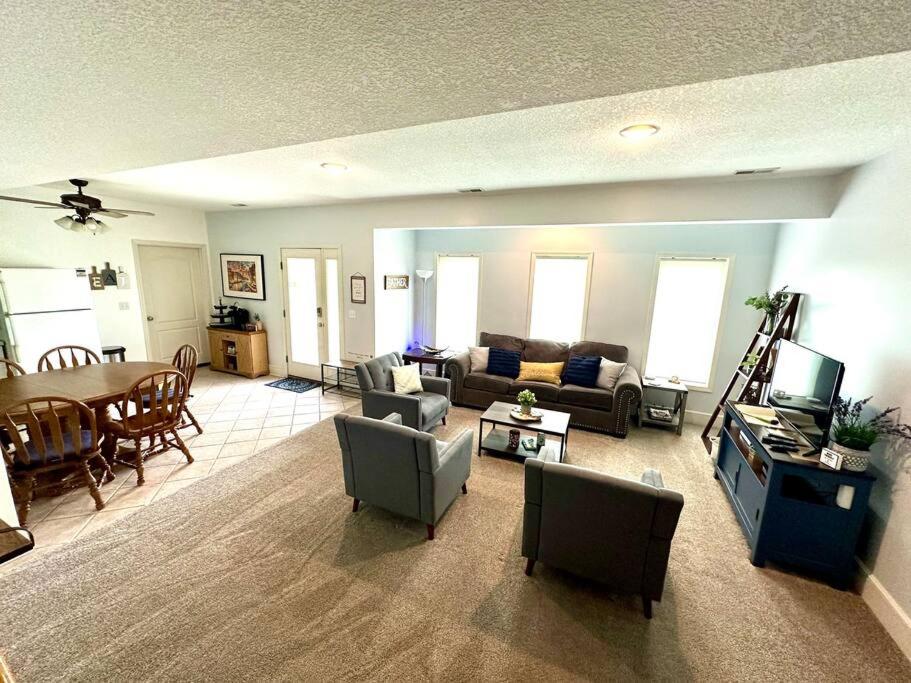 Relaxing 2-Bedroom Place in the Country